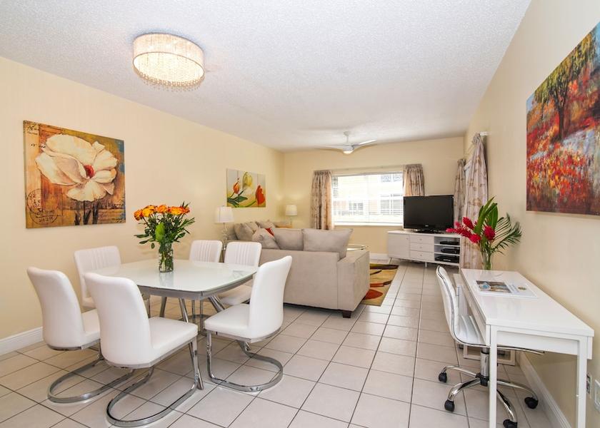  Seven Mile Beach In-room dining