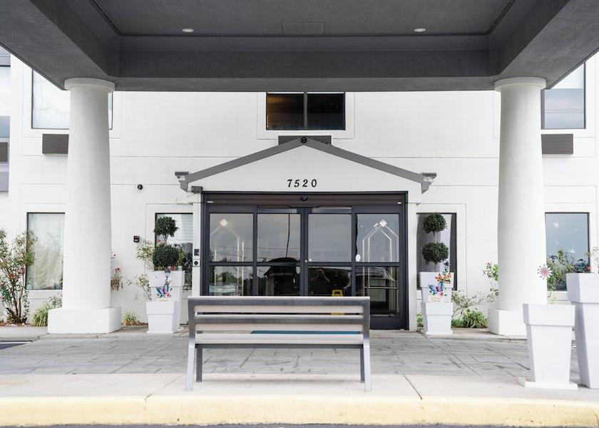 Tennessee Powell Exterior Detail