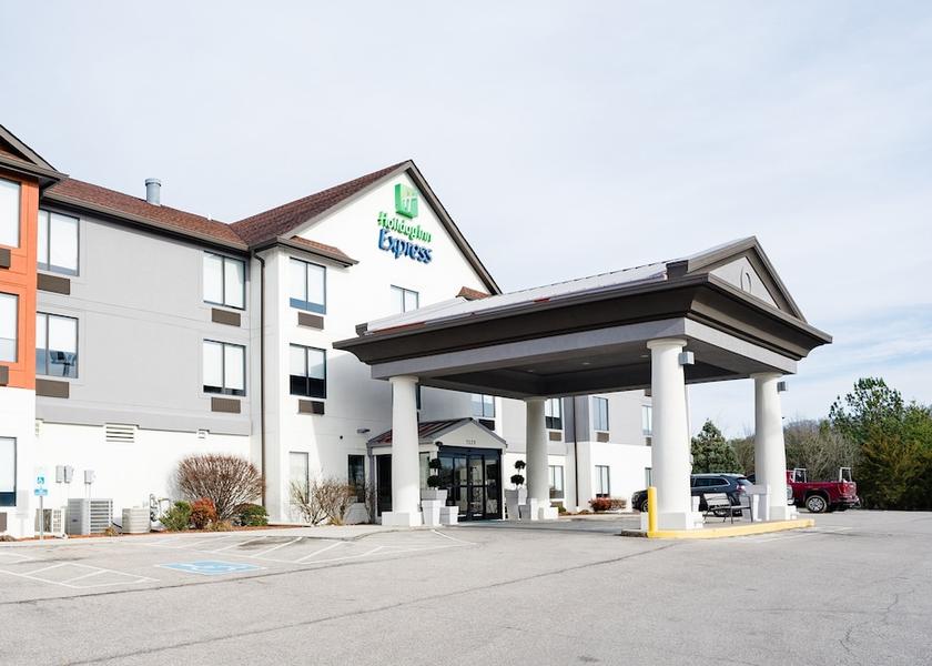 Tennessee Powell Exterior Detail