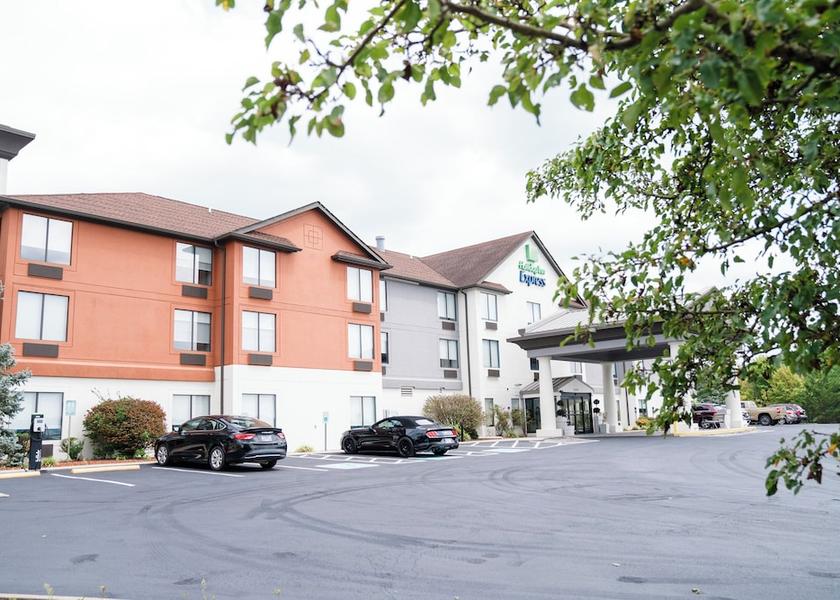 Tennessee Powell Exterior Detail