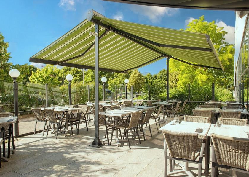 Nouvelle-Aquitaine Chasseneuil-du-Poitou Terrace/patio