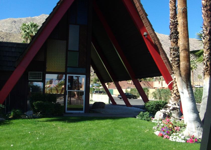 California Palm Springs Facade