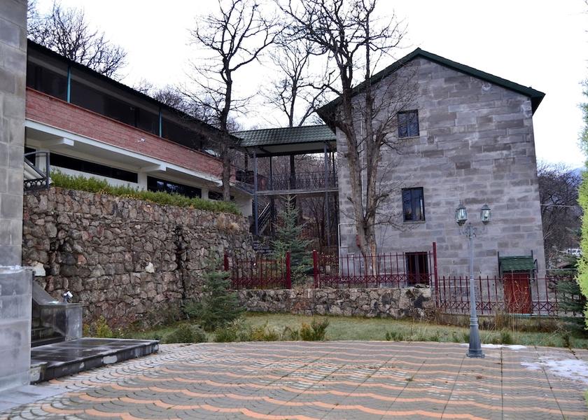  Tsaghkadzor Courtyard