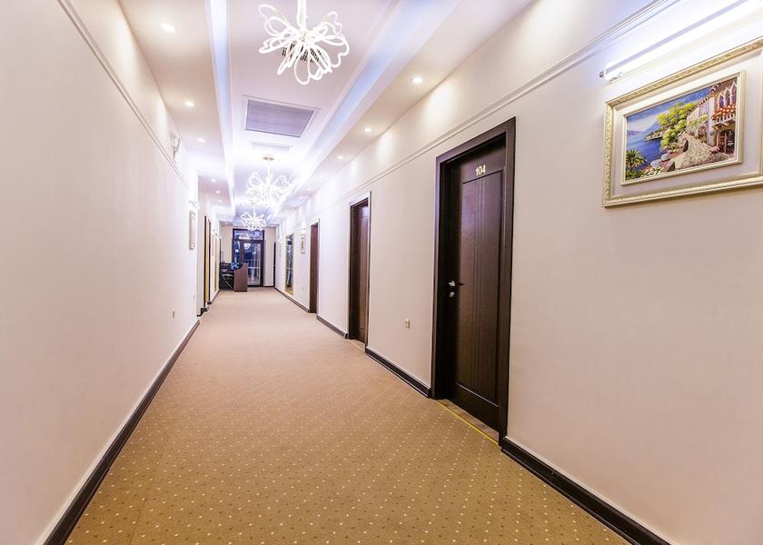  Baku Hallway