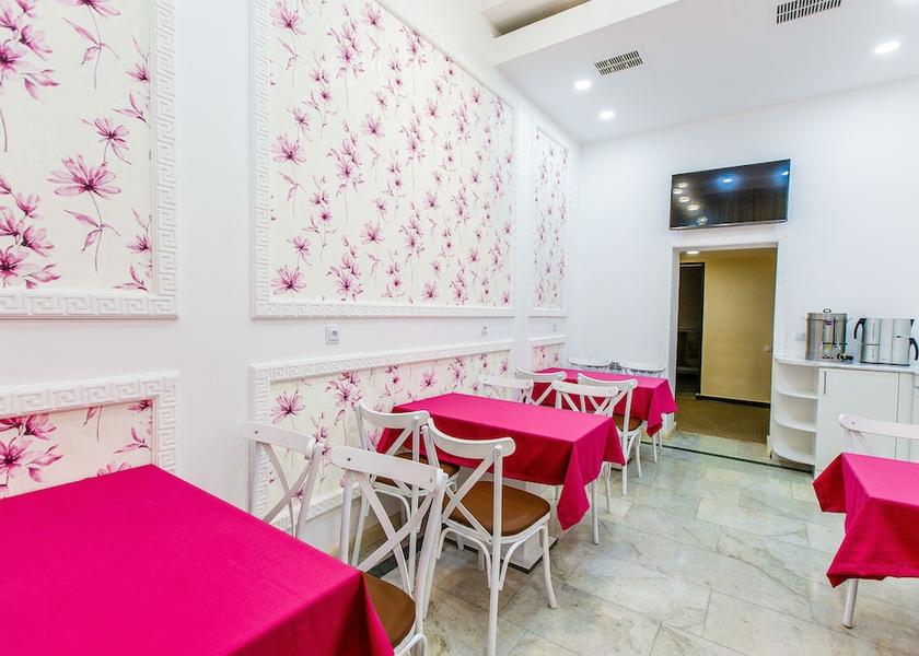  Baku Breakfast Area