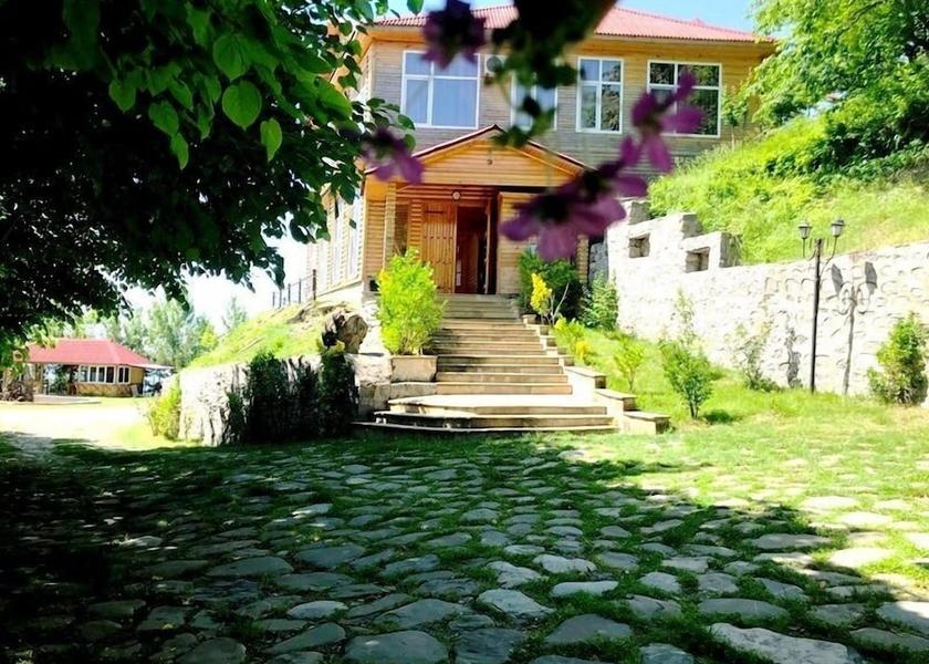  Sheki Facade