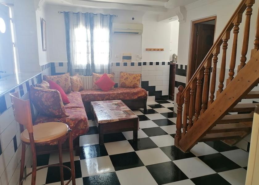 Algiers Living area