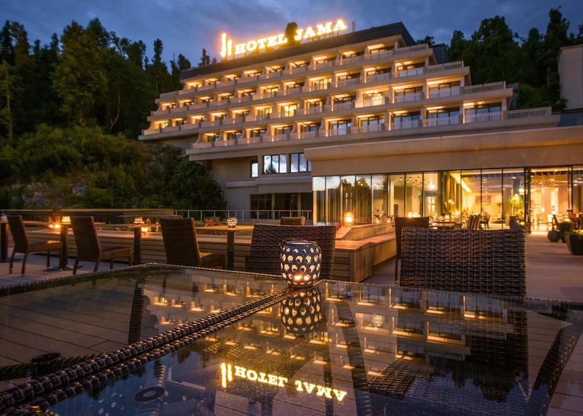  Postojna Front of property - evening/night