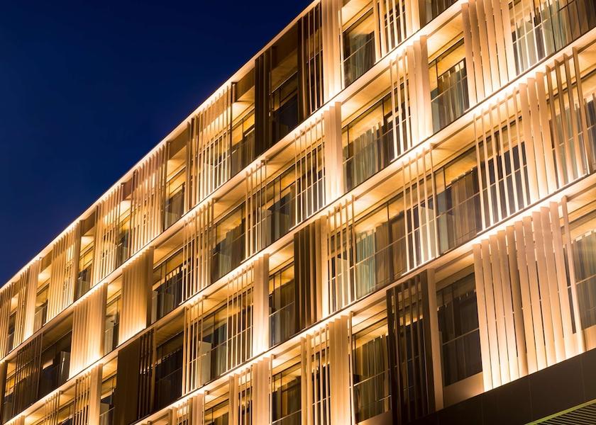  Deni Mali Gueye Exterior Detail