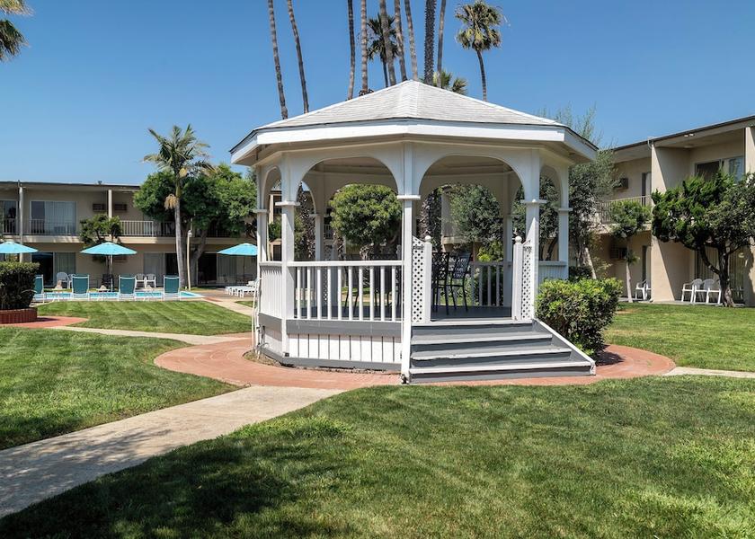 California Long Beach Exterior Detail