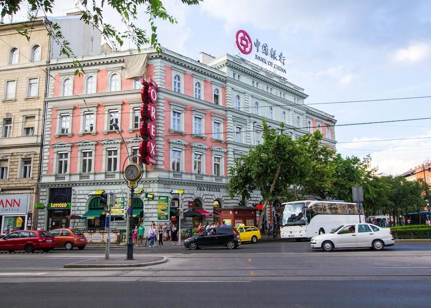  Budapest Exterior