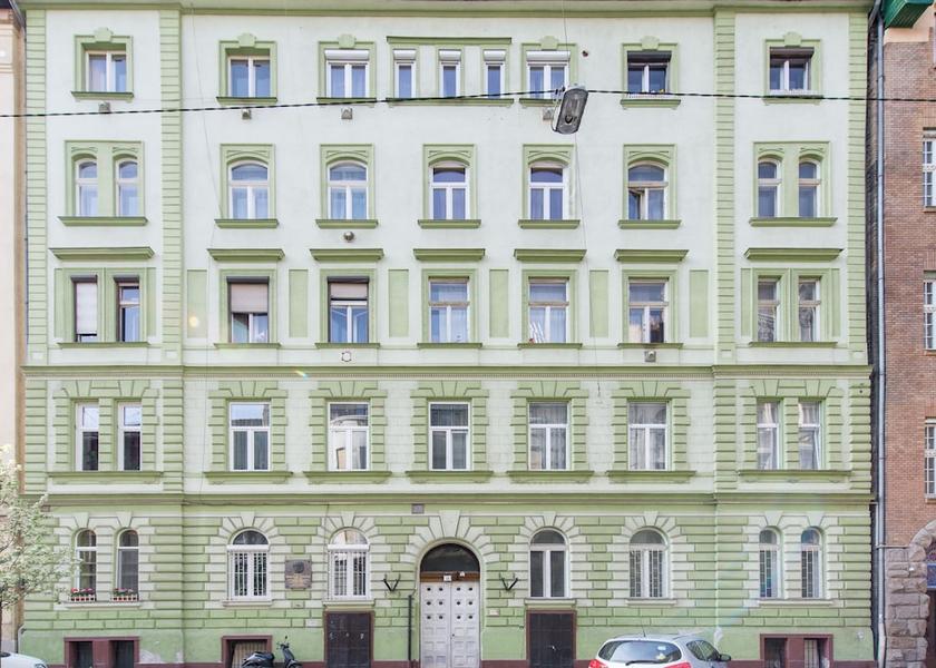  Budapest Street View