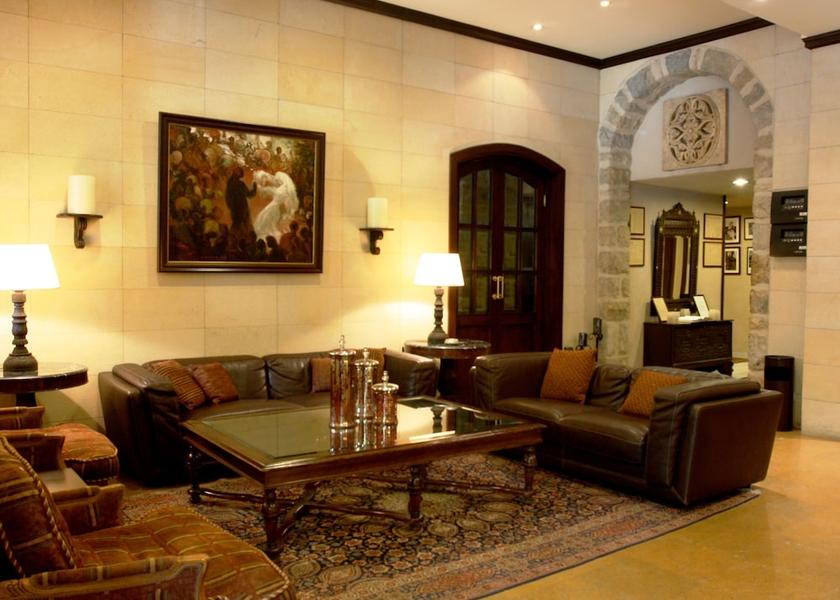 Lobby lounge