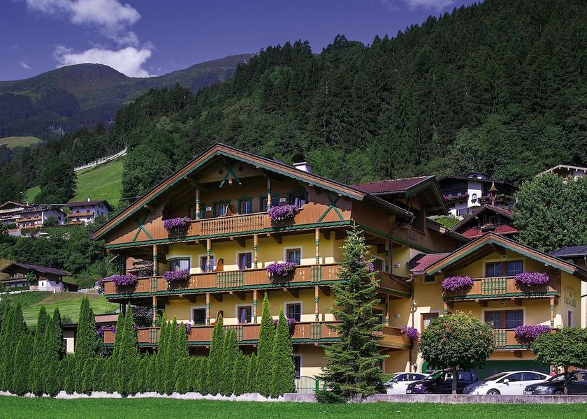 Tyrol Zellberg Front of property