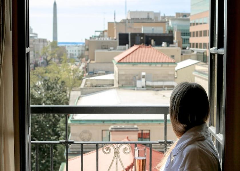 Virginia Washington Exterior Detail