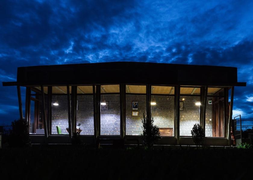 Check-in/check-out kiosk