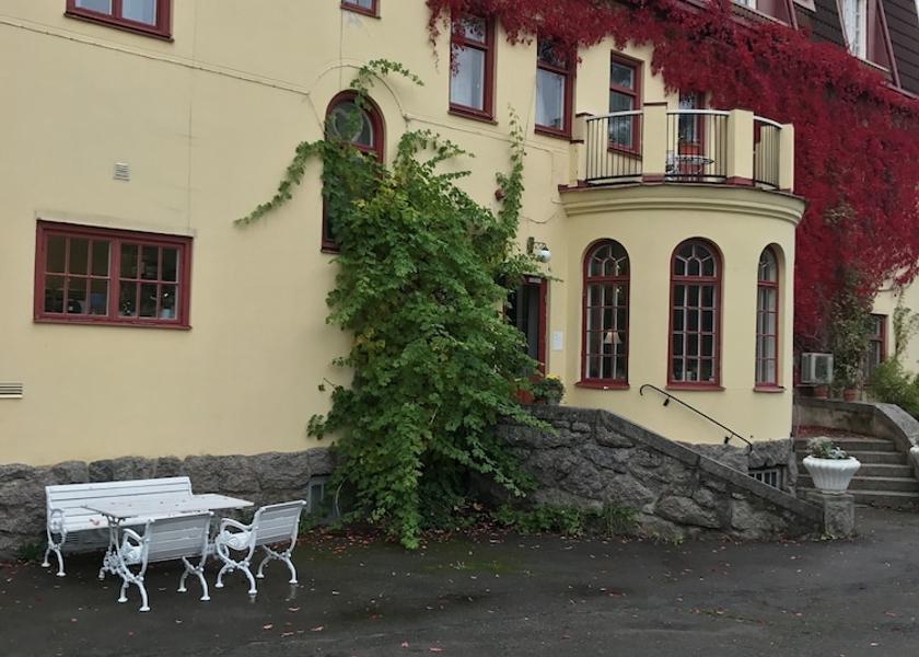 Orebro County Hammar Entrance