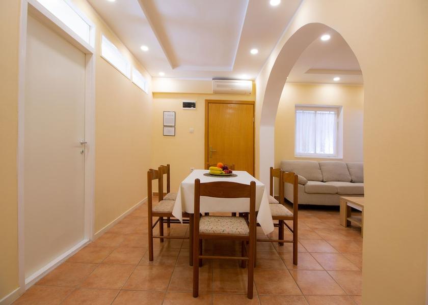 Sibenik-Knin Pirovac In-Room Dining