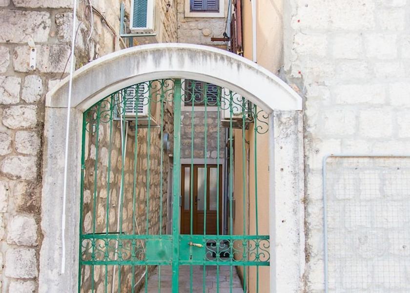 Dubrovnik-Neretva Ston Property grounds