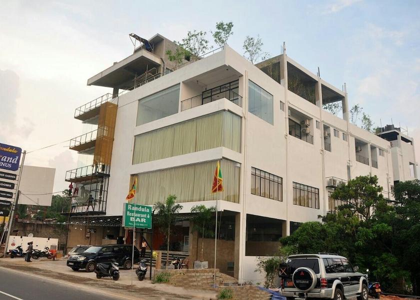 Gampaha District Kadawatha Facade