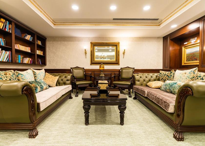 Lobby lounge