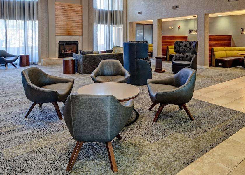 Illinois St. Charles Lobby