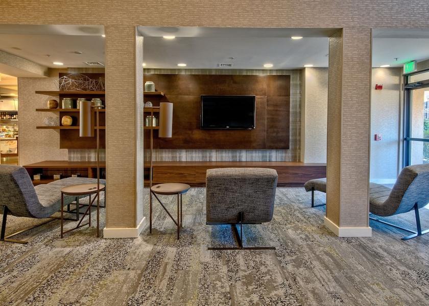 Illinois St. Charles Lobby