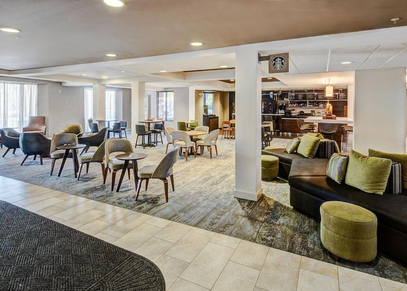 Illinois St. Charles Lobby