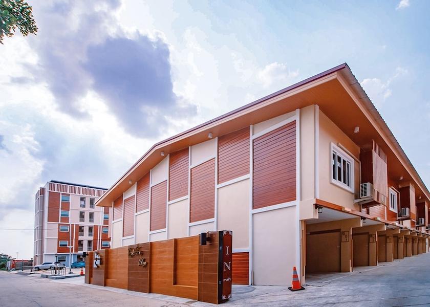 Bangkok Lam Luk Ka Facade