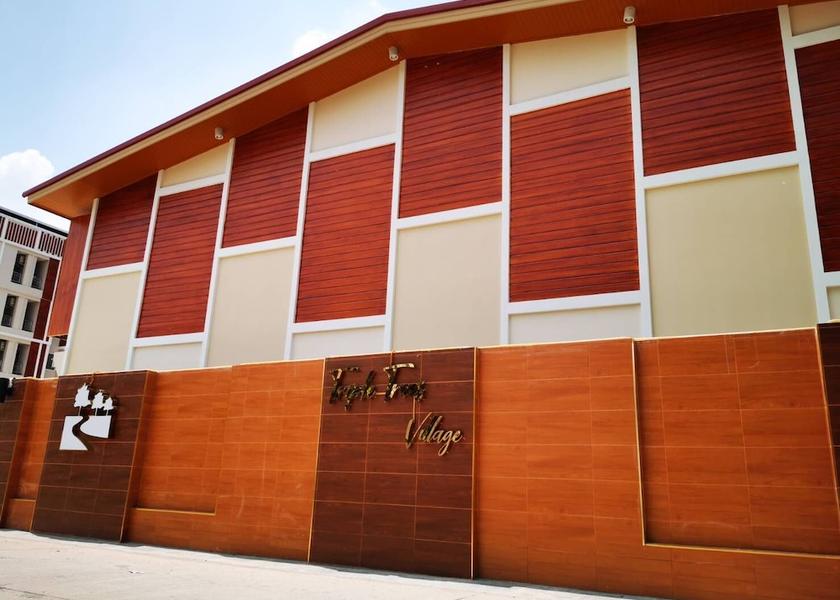 Bangkok Lam Luk Ka Facade