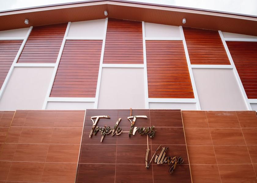 Bangkok Lam Luk Ka Facade