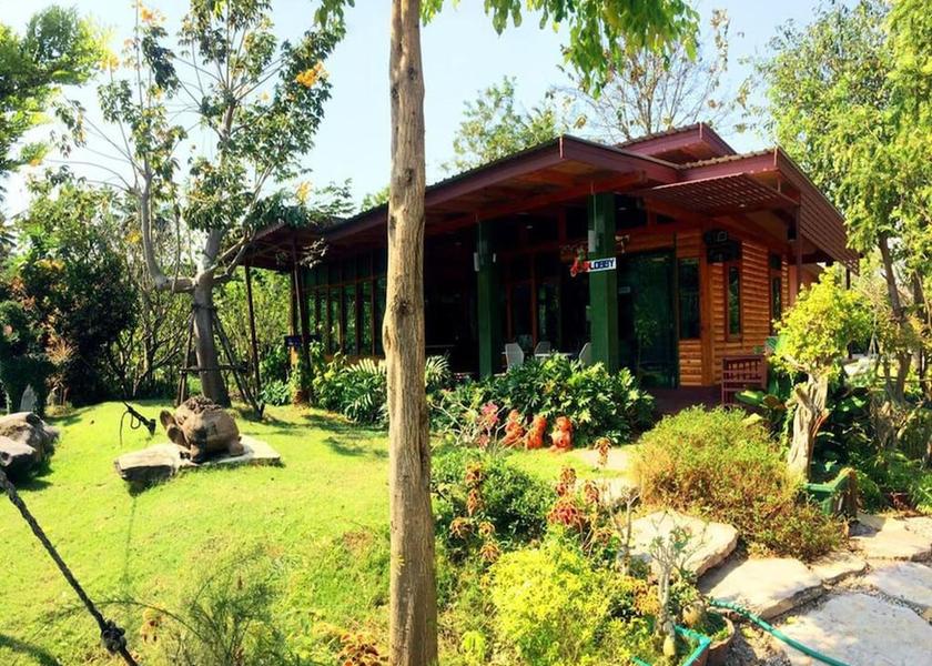 Samut Songkhram Bang Khonthi Exterior Detail