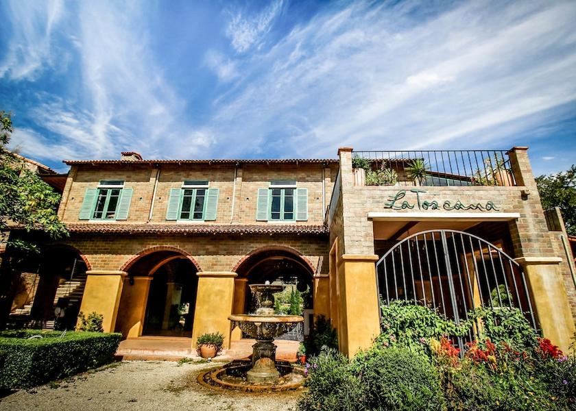 Ratchaburi Suan Phueng Exterior Detail