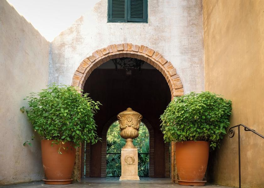 Ratchaburi Suan Phueng Exterior Detail
