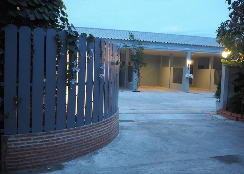 Chachoengsao Phanom Sarakham Entrance