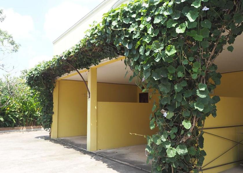 Chachoengsao Phanom Sarakham Parking