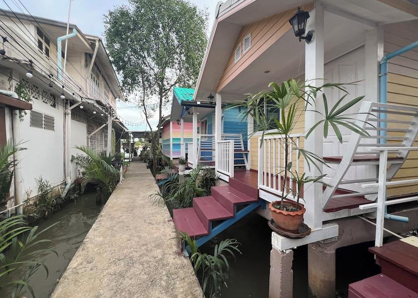 Samut Songkhram Province Amphawa Room