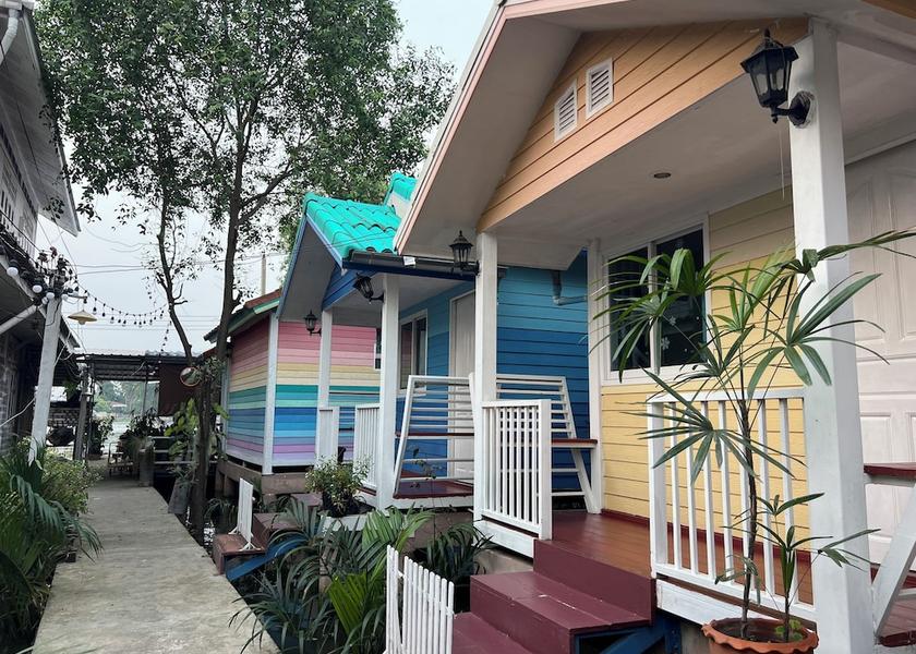 Samut Songkhram Province Amphawa Room