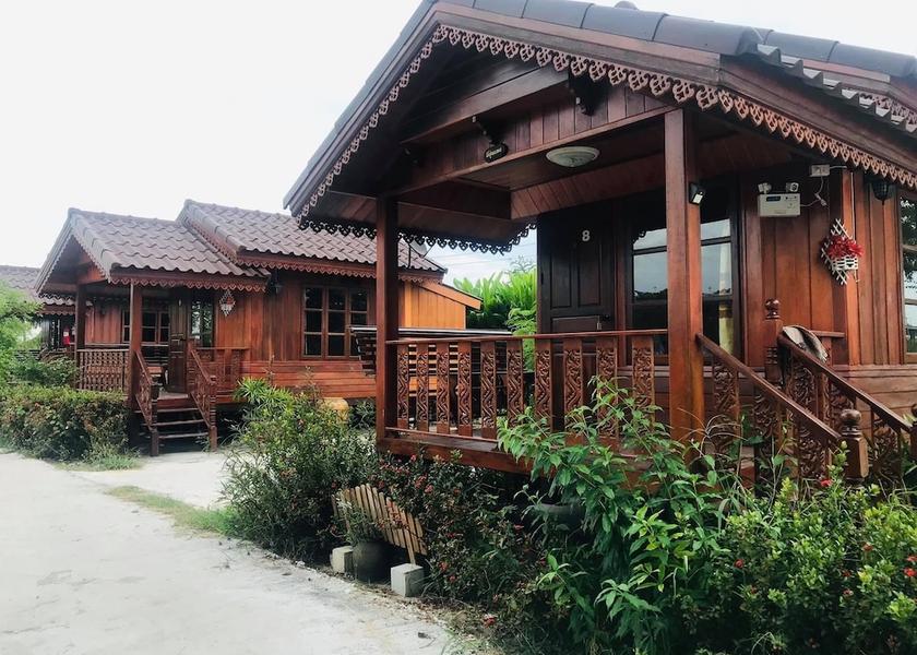  Bang Pakong Exterior Detail