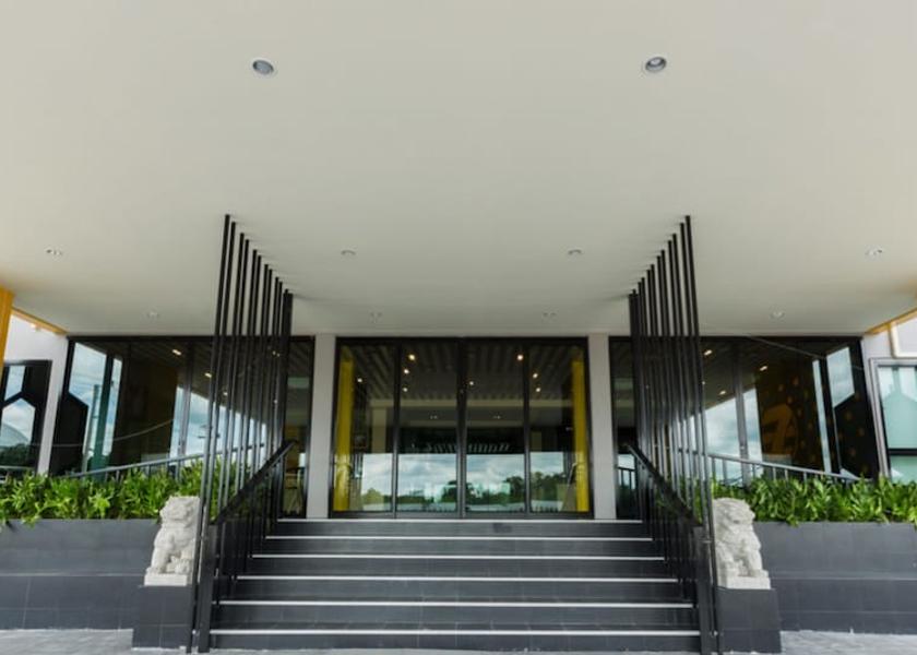 Surin Surin Facade