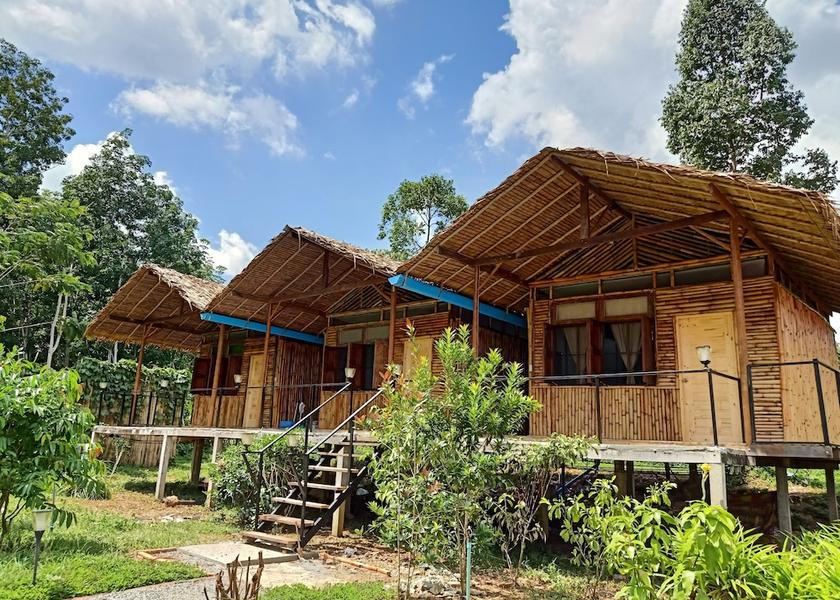 Surat Thani Ban Ta Khun Facade
