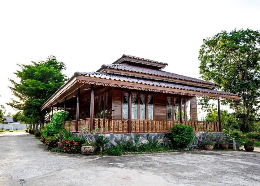Phitsanulok Province Nakhon Thai Exterior Detail