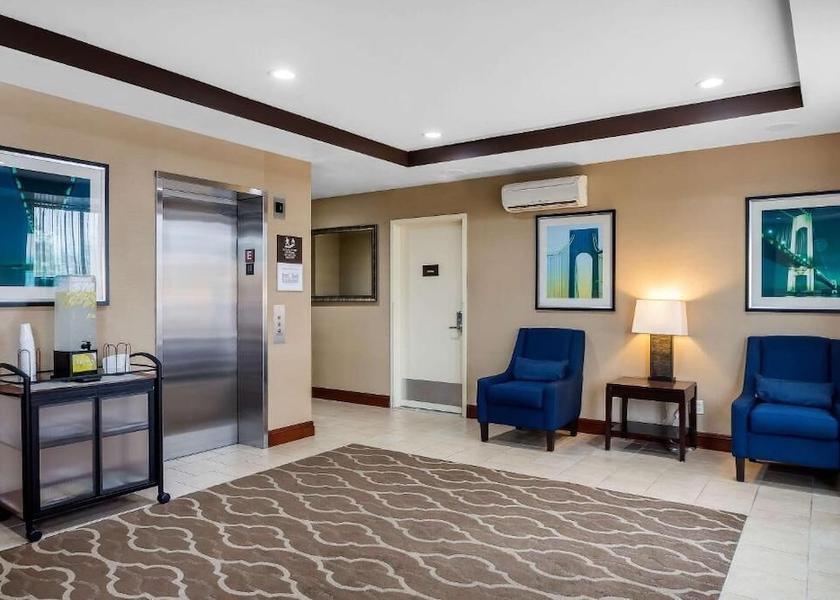 New York Staten Island Lobby