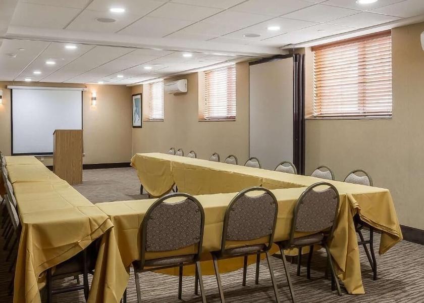 New York Staten Island Meeting Room