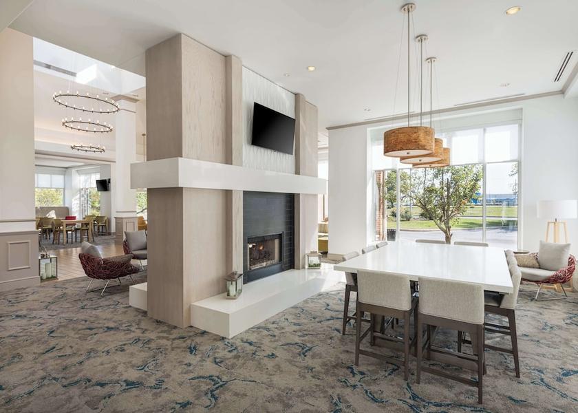 Illinois St. Charles Lobby