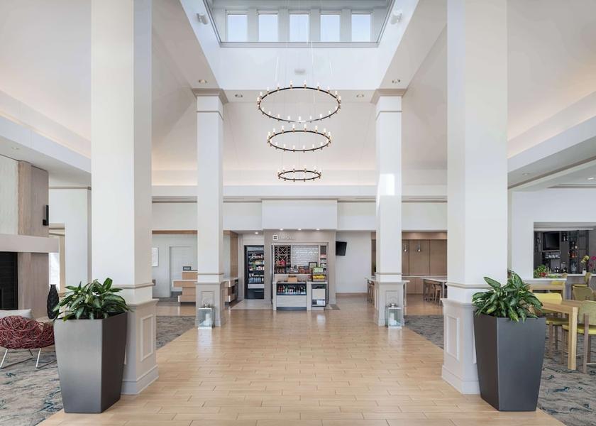 Illinois St. Charles Lobby