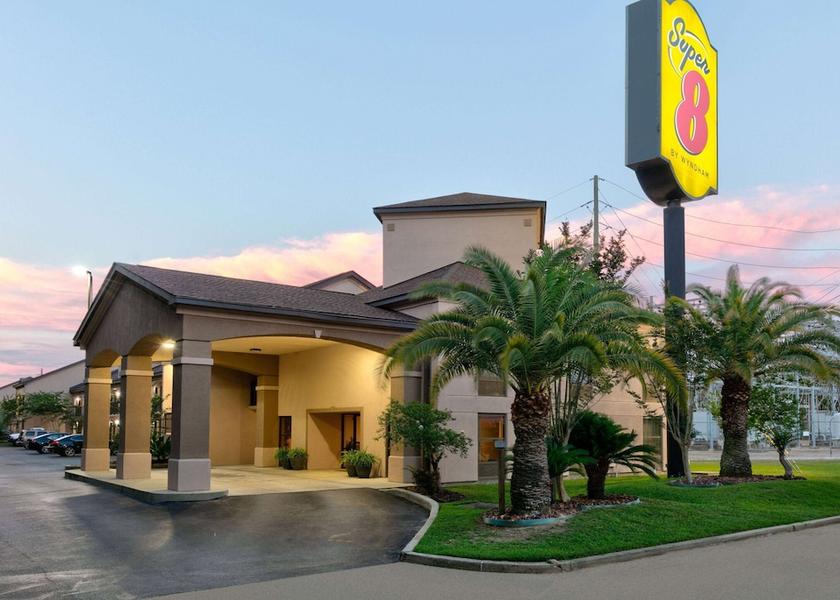 Mississippi D'Iberville Exterior Detail