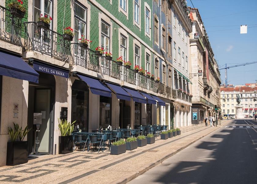  Lisbon Property entrance