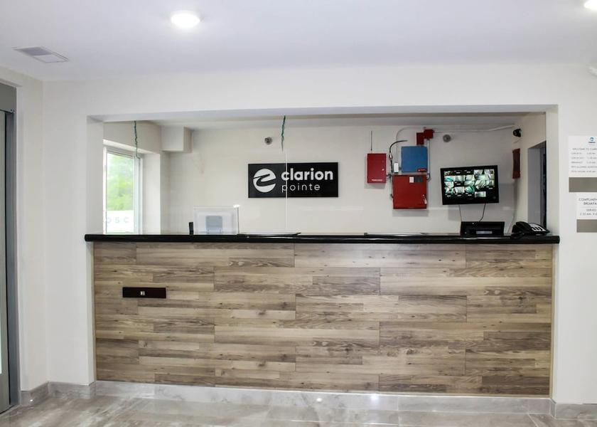 Iowa Bettendorf Lobby