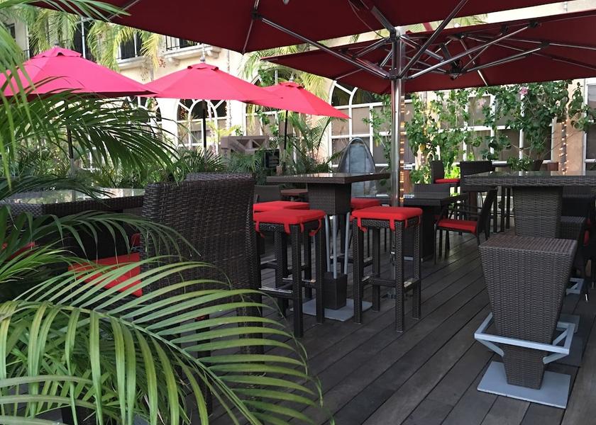 Saint Andrew Kingston Terrace/patio